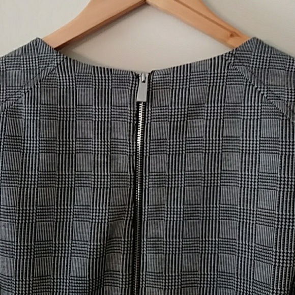 VINCE CAMUTO SLEEVELESS TOP - Picture 5 of 8